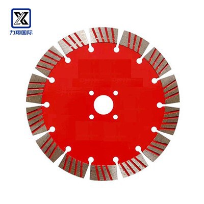 Lama di taglio della pietra dentaria con un dente